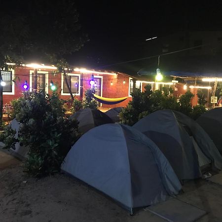 Tusker Tribe Hostel Гокарна Экстерьер фото