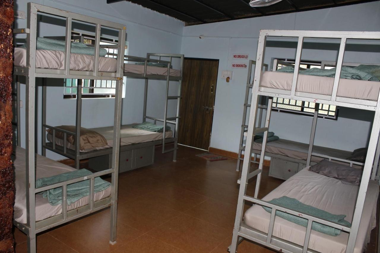 Tusker Tribe Hostel Гокарна Экстерьер фото