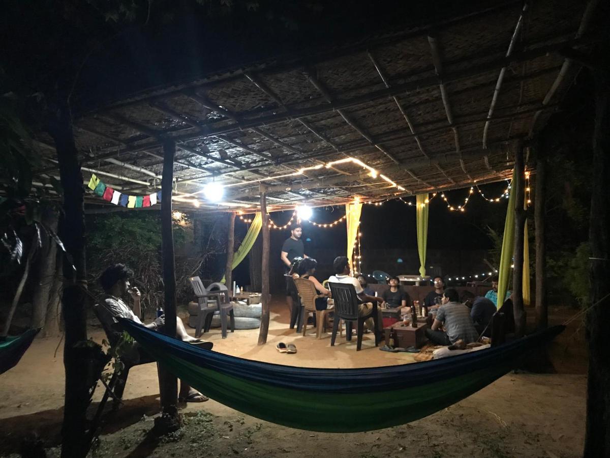 Tusker Tribe Hostel Гокарна Экстерьер фото