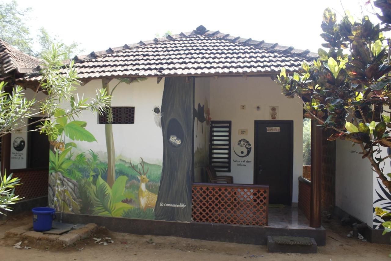 Tusker Tribe Hostel Гокарна Экстерьер фото