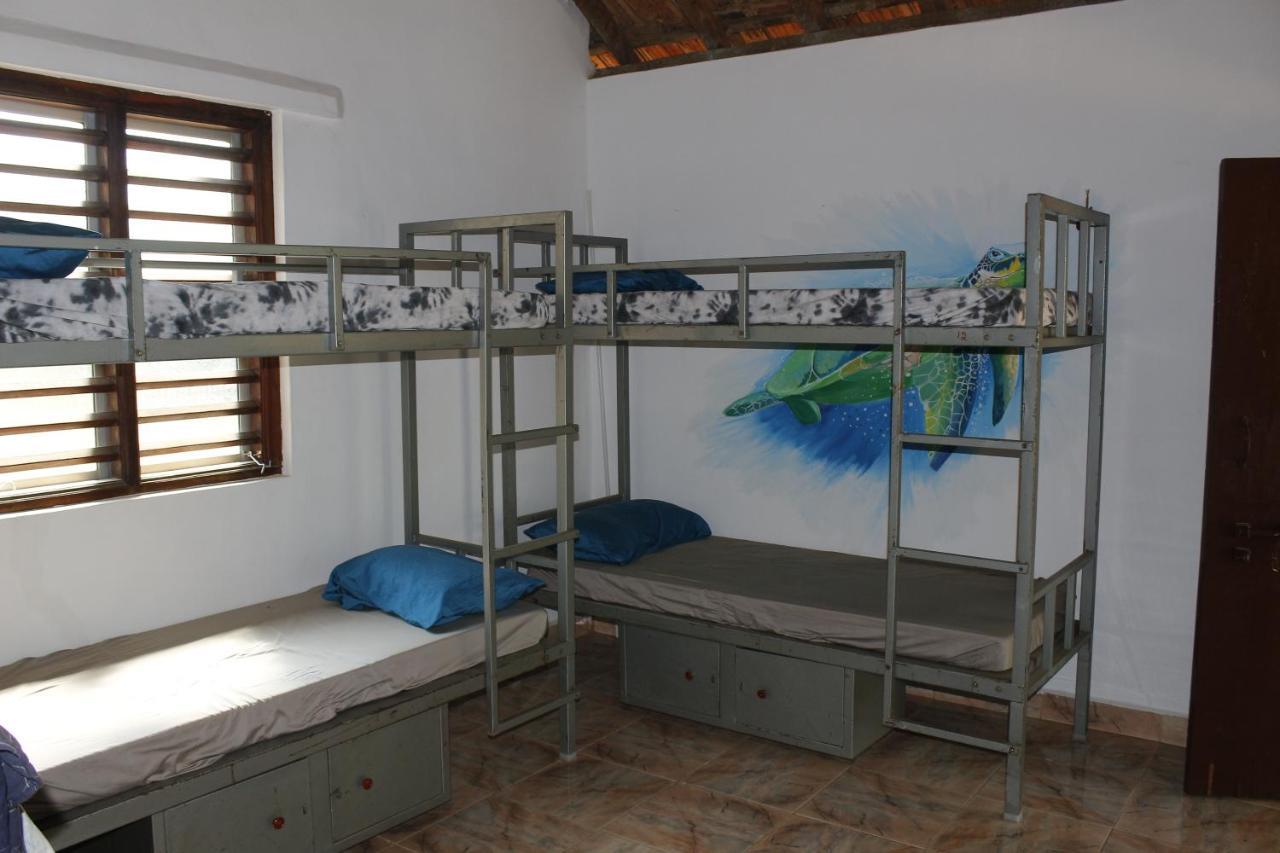 Tusker Tribe Hostel Гокарна Экстерьер фото