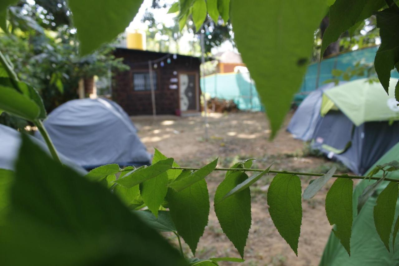 Tusker Tribe Hostel Гокарна Экстерьер фото