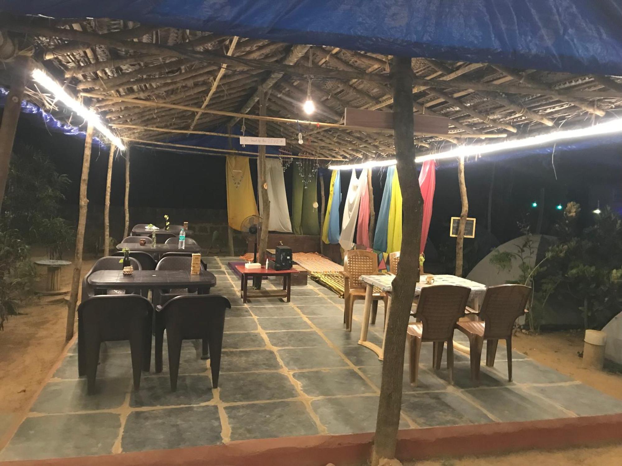 Tusker Tribe Hostel Гокарна Экстерьер фото