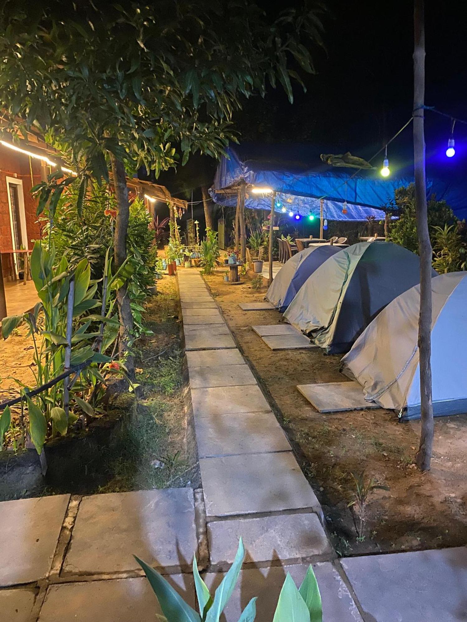 Tusker Tribe Hostel Гокарна Экстерьер фото