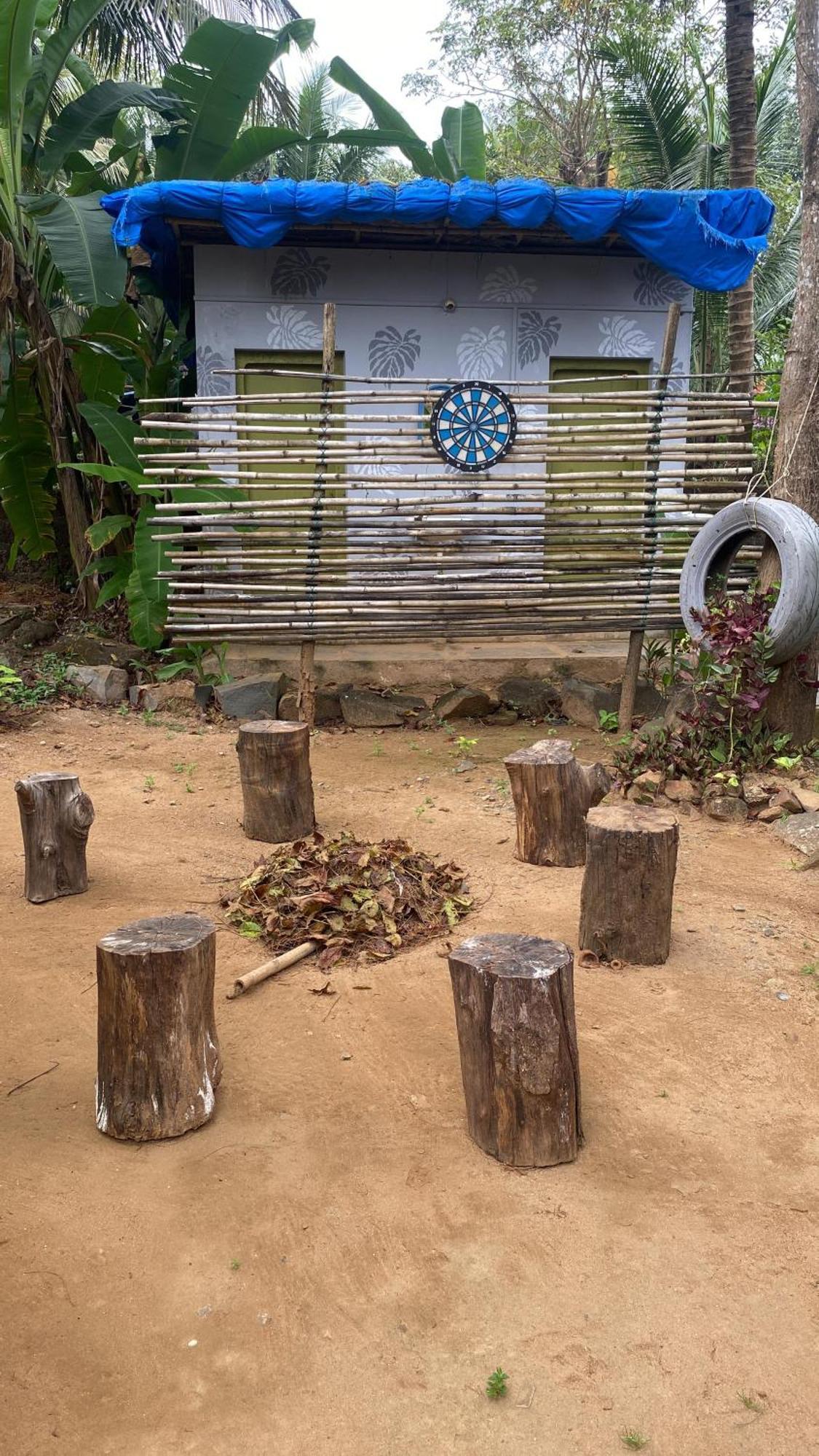 Tusker Tribe Hostel Гокарна Экстерьер фото